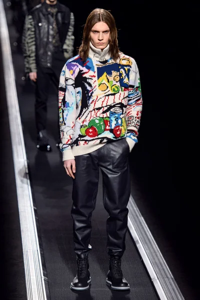 Look 18